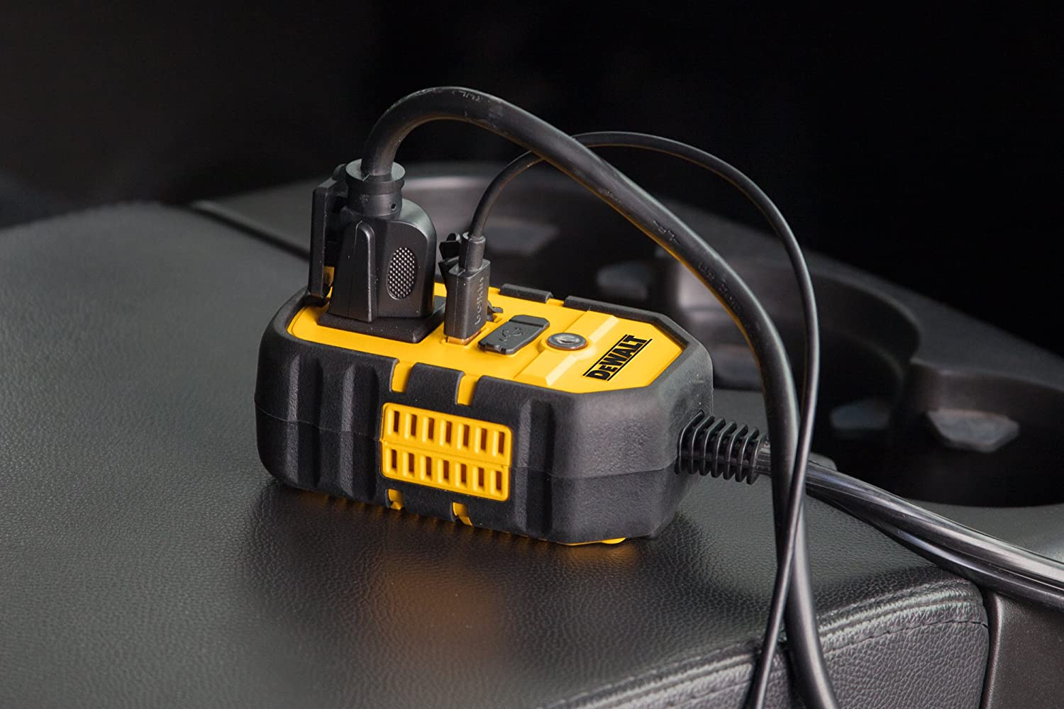 DEWALT DXAEPI140 Power Inverter, Car Converter 140 W